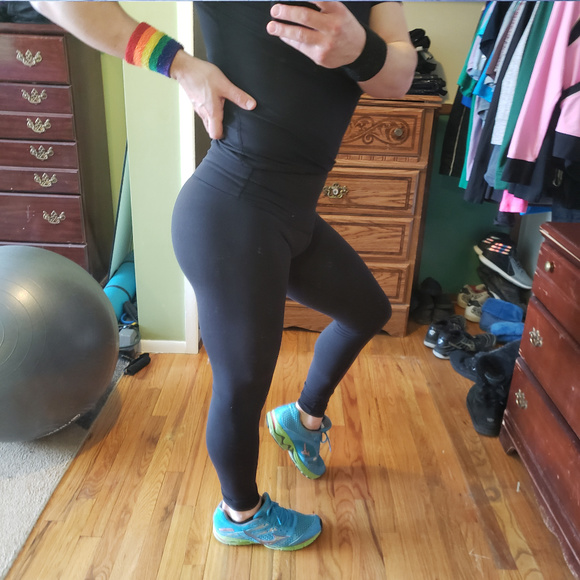 Lululemon Wunder Under Pant - Hi-Rise Black- 2 & 6 - Picture 7 of 8